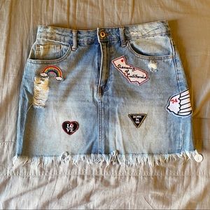 Short jean skirt with details